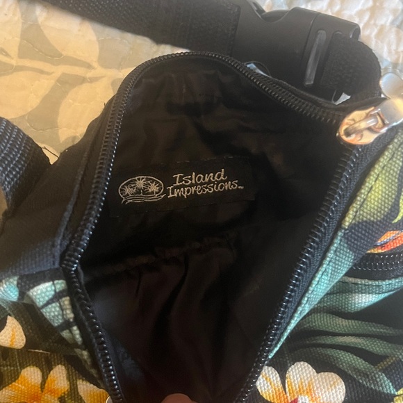 Floral Crossbody Bag 3 zipper pockets - Picture 4 of 4